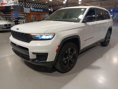 Bright White Clearcoat 2023 Jeep Grand Cherokee L Laredo