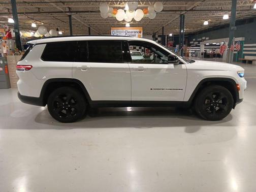 Bright White Clearcoat 2023 Jeep Grand Cherokee L Laredo