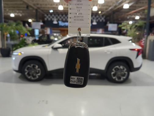 Summit White 2024 Chevrolet Trax LT