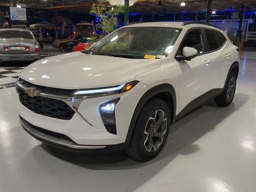 Summit White 2024 Chevrolet Trax LT