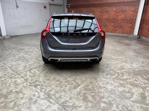 2016 Volvo V60 Cross Country T5