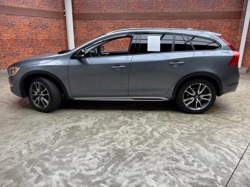 2016 Volvo V60 Cross Country T5