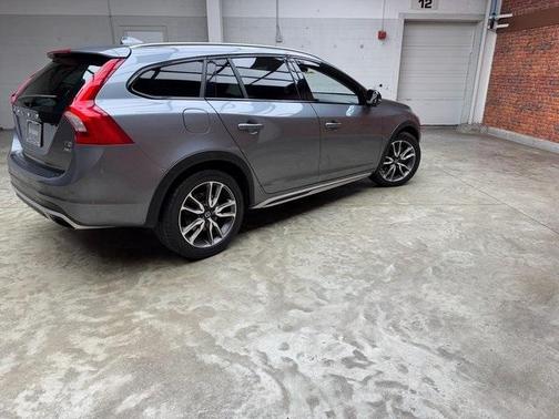 2016 Volvo V60 Cross Country T5