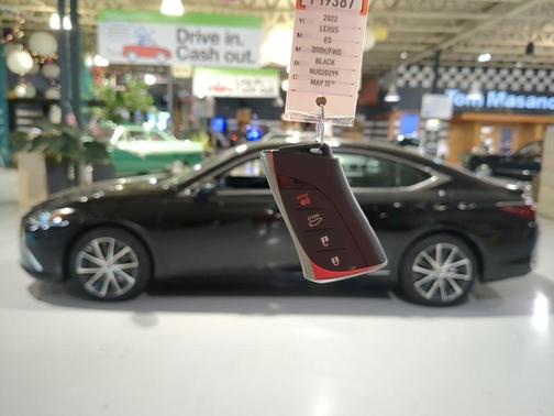 Obsidian Black 2022 Lexus ES 300h 300H