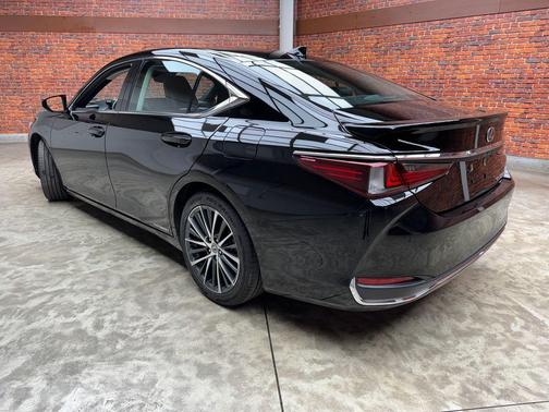 Obsidian Black 2022 Lexus ES 300h 300H