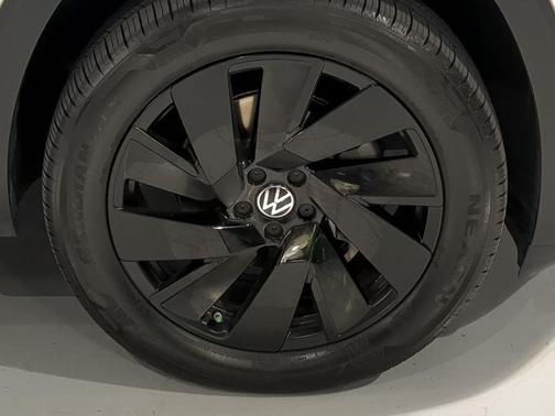 Pure White 2025 Volkswagen Atlas 2.0T SE w/Technology