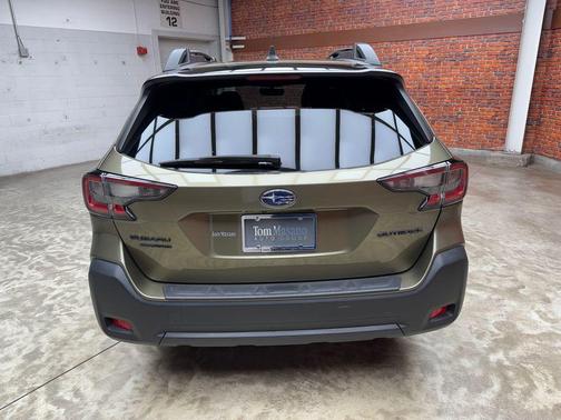 Autumn Green Metallic 2023 Subaru Outback Onyx Edition