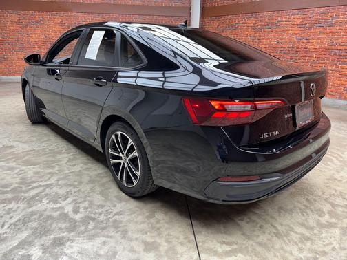 Deep Black Pearl Effect 2024 Volkswagen Jetta 1.5T Sport