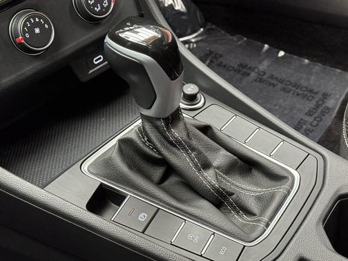 Deep Black Pearl Effect 2024 Volkswagen Jetta 1.5T Sport