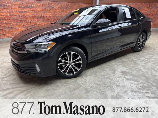 Deep Black Pearl Effect 2024 Volkswagen Jetta 1.5T Sport