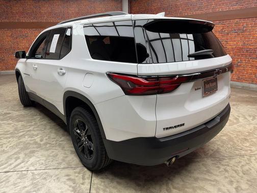 Summit White 2023 Chevrolet Traverse LT Cloth