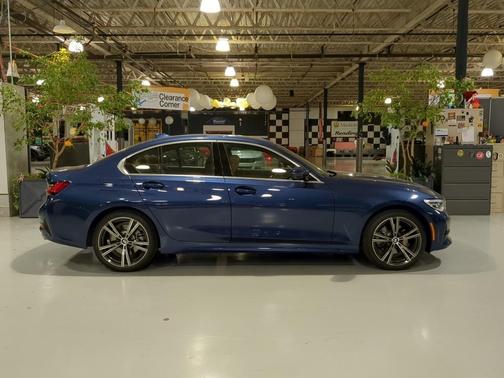 2022 BMW 330 i xDrive