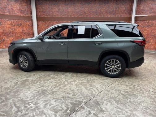 2022 Chevrolet Traverse LT Cloth