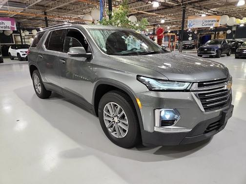 2022 Chevrolet Traverse LT Cloth