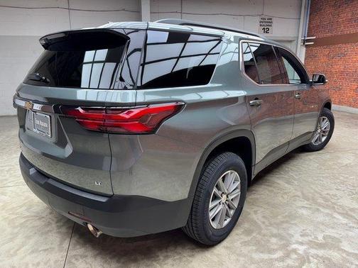 2022 Chevrolet Traverse LT Cloth