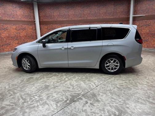 2024 Chrysler Pacifica Touring-L