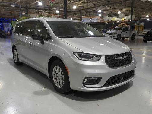 2024 Chrysler Pacifica Touring-L