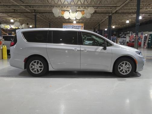 2024 Chrysler Pacifica Touring-L