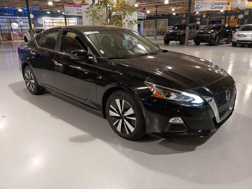 Black 2021 Nissan Altima 2.5 SV