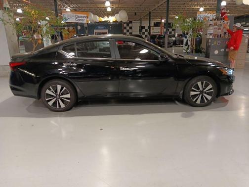 Black 2021 Nissan Altima 2.5 SV