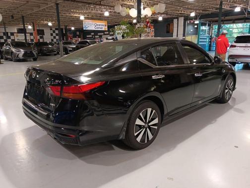 Black 2021 Nissan Altima 2.5 SV