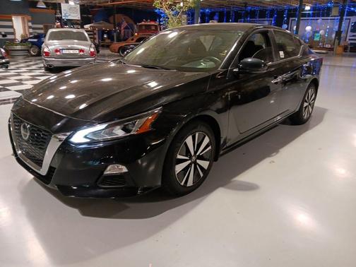 Black 2021 Nissan Altima 2.5 SV