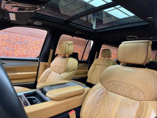 Metallic 2022 Jeep Grand Wagoneer Series III