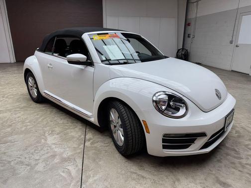 Pure White w/ Black Top 2018 Volkswagen Beetle 2.0T S