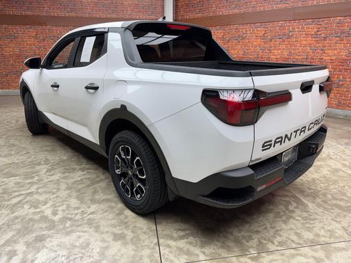 White 2023 Hyundai SANTA CRUZ 2.5L SE