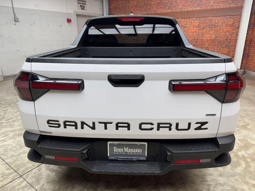 White 2023 Hyundai SANTA CRUZ 2.5L SE