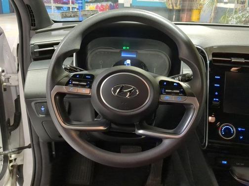 White 2023 Hyundai SANTA CRUZ 2.5L SE