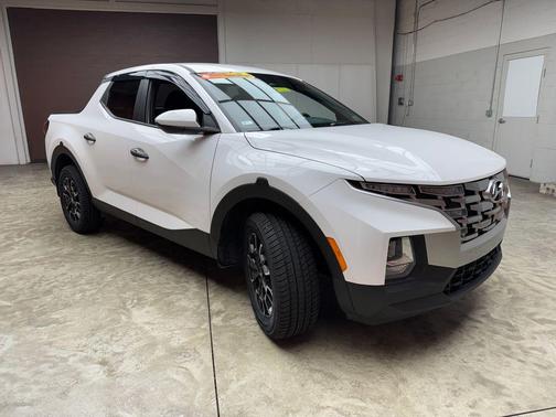 White 2023 Hyundai SANTA CRUZ 2.5L SE