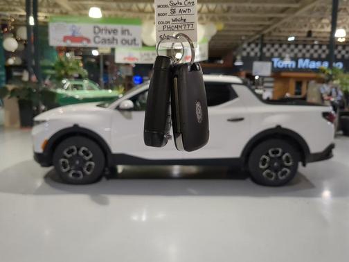 White 2023 Hyundai SANTA CRUZ 2.5L SE