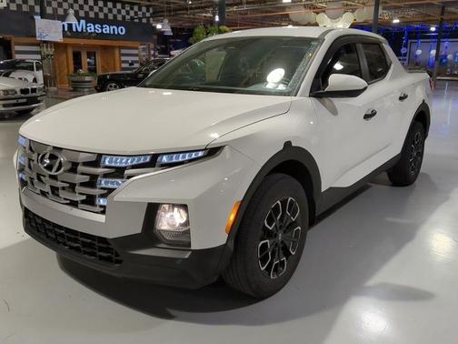 White 2023 Hyundai SANTA CRUZ 2.5L SE