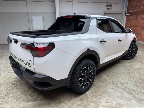 White 2023 Hyundai SANTA CRUZ 2.5L SE