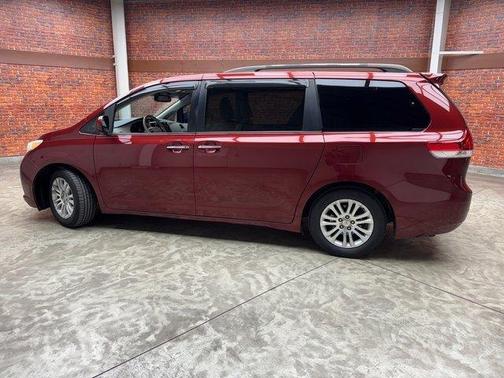 2011 Toyota Sienna XLE