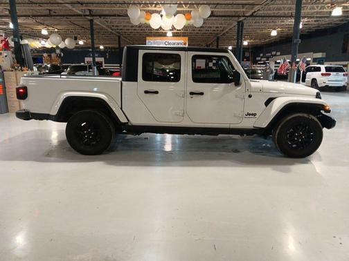 2022 Jeep Gladiator Sport