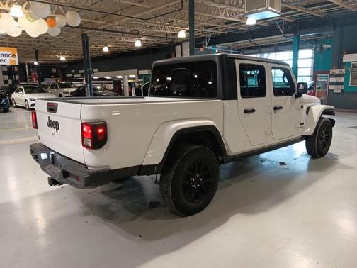 2022 Jeep Gladiator Sport