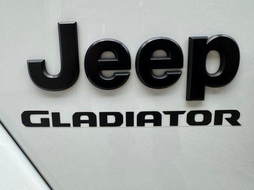 2022 Jeep Gladiator Sport