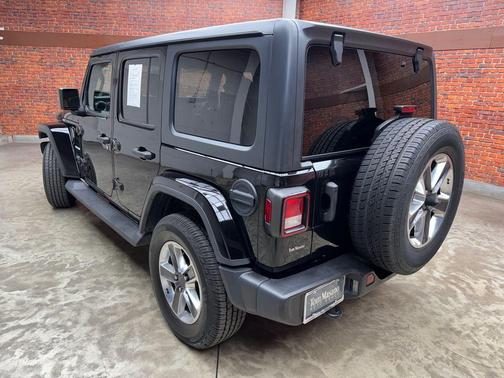 Black Clearcoat 2021 Jeep Wrangler Unlimited Sahara