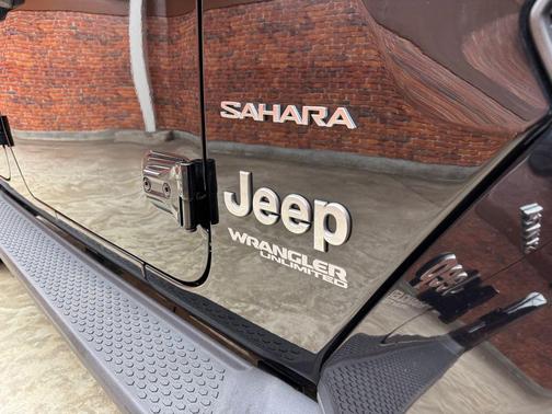 Black Clearcoat 2021 Jeep Wrangler Unlimited Sahara