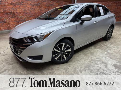 Brilliant Silver Metallic 2024 Nissan Versa 1.6 SV