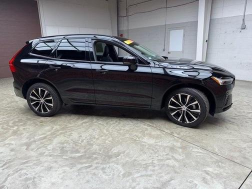 2023 Volvo XC60 B5 Plus Dark Theme