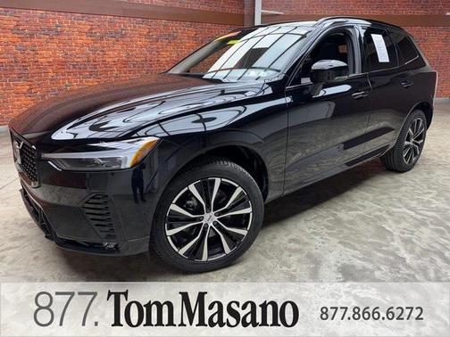 2023 Volvo XC60 B5 Plus Dark Theme