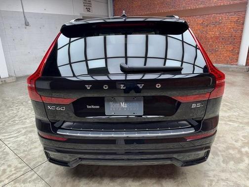 2023 Volvo XC60 B5 Plus Dark Theme
