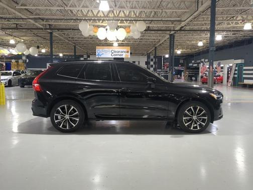 2023 Volvo XC60 B5 Plus Dark Theme