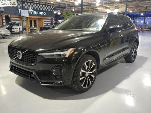 2023 Volvo XC60 B5 Plus Dark Theme
