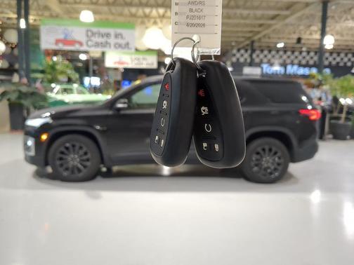 Black Metallic 2023 Chevrolet Traverse RS