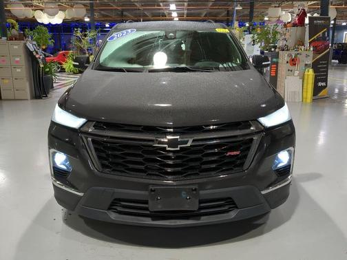 Black Metallic 2023 Chevrolet Traverse RS