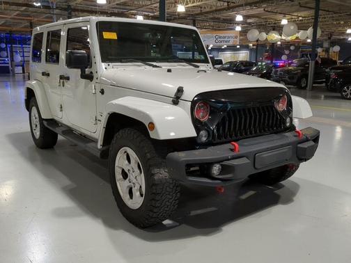 Bright White Clearcoat 2016 Jeep Wrangler Unlimited Sahara